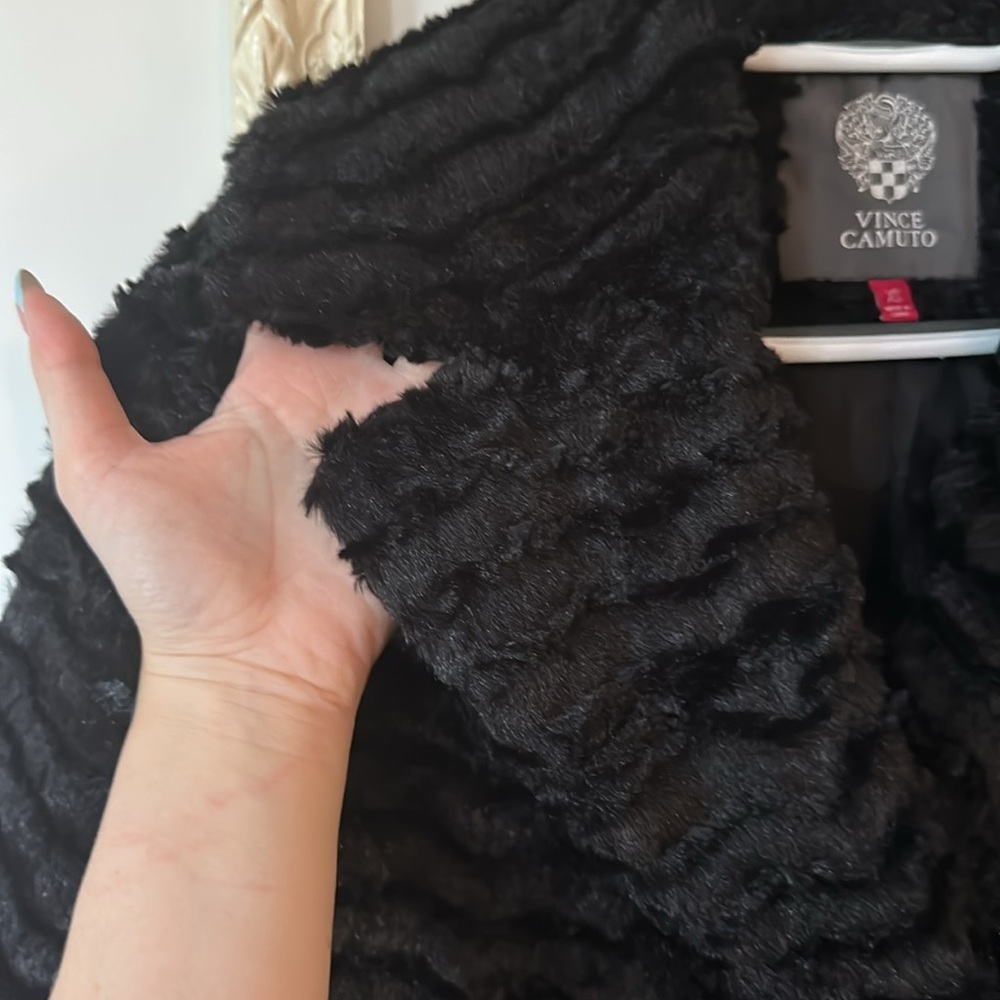 VINCE CAMUTO | Black Teddy Jacket Plush Texture Mid-Length - Picture 6 of 15